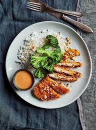 Escalopes De Poulet Panees Sauce A L Arachide Ricardo Poulet Pane Escalope De Poulet Repas Avec Poulet