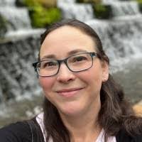 Beth Bouchard's Instagram, Twitter & Facebook