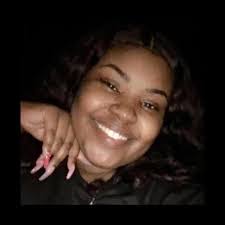 Annie Kingston's Instagram, Twitter & Facebook