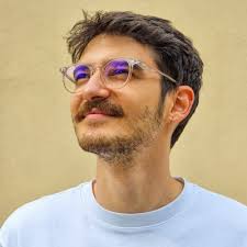 The best designers I know are never afraid to ask more questions. Many  people ask one or two questions and then stop out of fear of looking  stupid. But great designers will