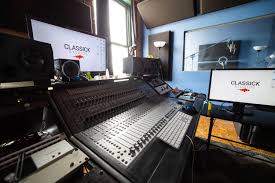 However, if you're going to be recording an entire band, you'll need a larger room. Classick Studios Chicago Recording Studios