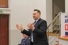 W 2001 roku ukończył studia prawnicze na wydziale prawa, prawa kanonicznego i administracji katolickiego uniwersytetu lubelskiego jana pawła ii. Przemyslaw Czarnek Spokojnie Dokonczymy Rok Szkolny W Trybie Stacjonarnym Polityka I Spoleczenstwo