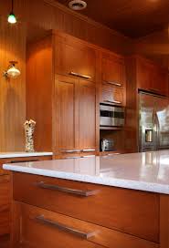 A Dream Kitchen Wood Cabinets And White Countertop Quartz La Cuisine Revee Armoires De Bois Et Comptoir Blanc Quartz Kitchen Kitchen Cabinets Decor