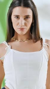 Las piezas en tonos morados de la colección 325 están diseñadas para  acompañarte y resaltar tu esencia única. ✨ Cada detalle es un recordatorio  de tu brillo interior. Descubre tu próxima joya