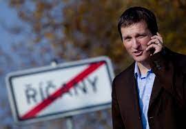 Důvodem byla kauza prodeje bytů na komenského náměstí, jež se mají převést za symbolickou stokorunu dosavadním uživatelům, kteří v nich žijí dvacet let. Moderator A Starosta Rican Koren Rezignuje Kvuli Sporu O Prevod Bytu Novinky Cz