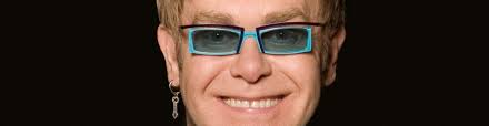 Elton John: uma grande coleção de músicas e óculos