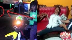Kode keras ojol adalah game yang diluncurkan oleh digital artha pada awal tahun 2021. 5 Kisah Viral Driver Ojol Taksi Online Dapat Orderan Mistis Yang Terbaru Sopir Grab Kesurupan Halaman 2 Surya