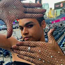 Sean Moffitt (@seannny_boiii) • Instagram photos and videos