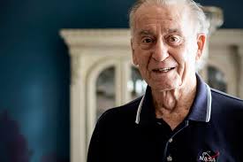 Walter Cunningham, uno de los astronautas del Apolo 7| EL MUNDO