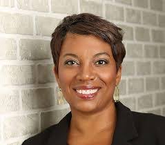 Elizabeth Lasley's Instagram, Twitter & Facebook