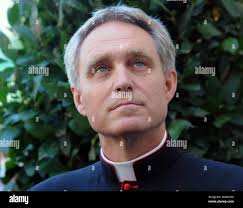 Pope benedict xvi book hi-res stock photography and images