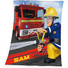 Für die charakteristischen feuerwehrmann sam radkappen rollst du weißen und roten fondant rund 2 mm dick aus und. Fleece Decke Feuerwehrmann Sam 130x160 Cm Feuerwehrmann Sam Mytoys