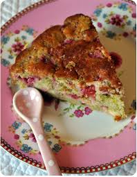 Gateau Moelleux Aux Pistaches Fruits Rouges Et Chocolat Blanc Pich A La Fraise Gateau Moelleux Fruits Rouges Moelleux