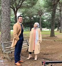 1x1 episode 1 story of patience and love of a malicious wife named malissa when her husband iskandar disappeared without news. Mrs Pip
