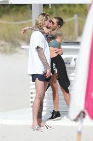 Sophia Thomalla Und Loris Karius Eine Neue Liebesromanze Unter Stars Parejas Tatuadas Belleza Parejas