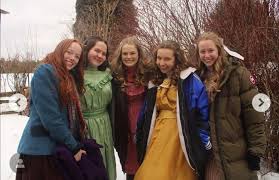 Browse 83 amybeth mcnulty stock photos and images available, or start a new search to explore more stock photos and images. Pin Von Anne With An E Auf Amybeth Mcnulty
