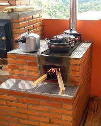 Esta cocina de leña es creada por la franquicia studio di progettazionem y principalmente se basa en la textura y color del ladrillo para crear el ambiente rústico que otra muestra de como una cocina de leña se puede albergar de maravilla en un ambiente moderno, nos la brinda la firma lebarbecue. Creativos On Instagram Cocinas Con Lena En 2020 Estufas De Lena Modernas Cosinas De Lena Cocinas De Casa