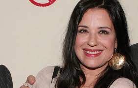 Η άννα μαρία βέλλη κινδυνεύει με αποχώρηση και ο σύντροφός της κάνει μια γεμάτη νόημα ανάρτηση. Pantreyetai Shmera Stis Margarites H Maria Tzompanakh