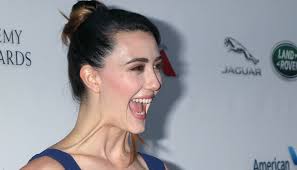 Slate describes the drink as tasting like aluminum foil soaked in fresca, and business insider quotes critics of. Was Macht Eigentlich Madeline Zima Von Die Nanny