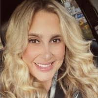 Elizabeth Shrum's Instagram, Twitter & Facebook