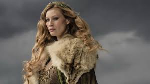 Als gemahlin des sagenhaften königs ragnar lodbrok wird sie zur stammmutter des. Earrings Worn By Aslaug Alyssa Sutherland In Vikings Season 4 Spotern