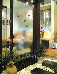 Air mancur juga bisa membawa kesalahan fatal jika kita salah melakukan penempatan di bagian rumah. Mau Dengarkan Gemercik Air Hujan Di Dalam Rumah Hadirkan Kaca Air Terjun Semua Halaman Idea
