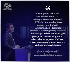 Semalam, saya berpeluang untuk berkomunikasi dengan anggota keluarga azmin ali, timbalan presiden pkr, yang merupakan ahli parlimen gombak. Azmin Kena Kecam Lagi