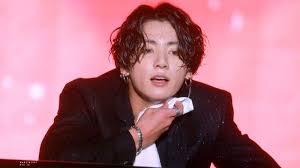 Dalam biodata jungkook bts juga disebutkan bahwa selain melakukan kegiatan bersama grupnya, beberapa kali ia disibukkan dengan kegiatan solo sebagai penyanyi. Biodata Jungkook Bts Dan Kriteria Pacar Idamannya Ini Fakta Fakta Menarik Golden Maknae Bangtan Halaman 3 Surya