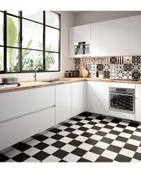 Linéaire et minimal est une synthèse esthétique de la culture contemporaine. Carrelage Patchwork Black And White Imitation Carreau Ciment 20x20cm Rectifie En Credence