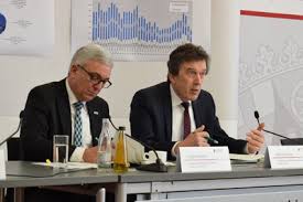 Самые новые твиты по теме «#pressekonferenz». Pressekonferenz Polizeiliche Kriminalstatistik Polizei Willkommen In Rheinland Pfalz
