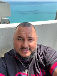 Home tour near Palm Springs with a dog