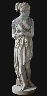 ヤクザな背中 に惹かれたヨーロッパの古代彫刻たち 彫刻 古代 像