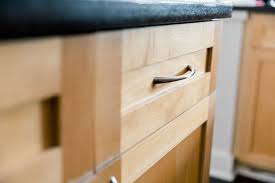 Pulls will look great when they are placed directly in the corner of doors. How To Select Cabinet Knobs And Pulls