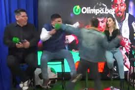 ¡Escándalo en TV! Periodistas Peruanos Se Van a Los Golpes Por Fútbol - Imagen principal del artículo