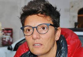 Imma battaglia e lele mora a live non è la d'urso sui gay che si nascondono ancora oggi rivelando. Imma Battaglia Chiesa Perde Altra Occasione Per Essere Vicina Al Popolo