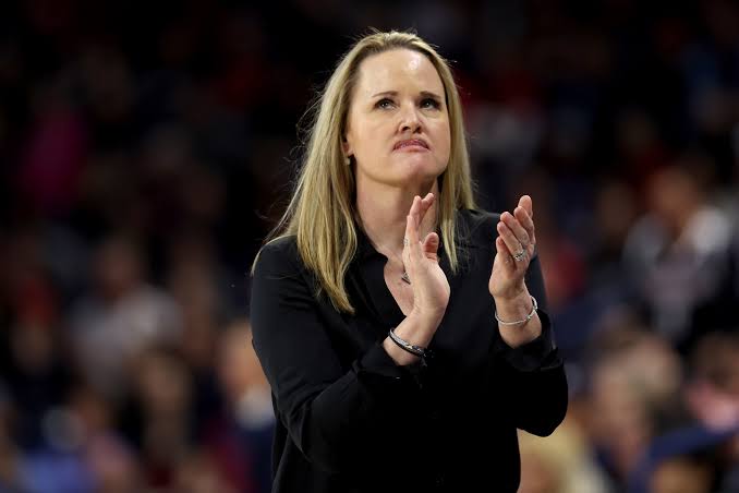 WNBA: Los Angeles Sparks hire Utah's Lynne Roberts as new head coach |  Swish Appeal