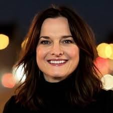 Ellie Hook's Instagram, Twitter & Facebook