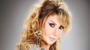 صور.. نادية الجندي شبه عارية في مهرجان الإسكندرية | إرم نيوز