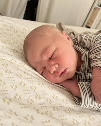 4 years down, eternity to go. Happy anniversary @fo_rel. I love you 😘