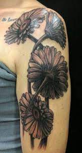 Realistic Black And White Daisy Flowers Tattoo On Upper Arm Flower Tattoos Flower Tattoo Arm White Daisy Tattoo