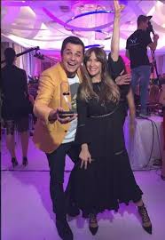 Băutul unui pahar de apă, pe stomacul gol' a scris adela popescu, pe instagram. Cove A Plecat De La Vorbeste Lumea Uite Cine Este Acum AlÄƒturi De Adela Popescu Flash News Stiri Vedete Si Evenimente Viva Ro