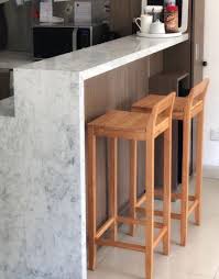 En el mobiliario, a una banqueta, un asiento sin respaldo; Banquetas Para Vestir Tu Cocina Para Ti En 2020 Taburetes Rusticos Sillas Altas De Madera Banquetas De Madera