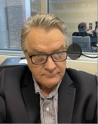 389. Newsmax and National radio personality Rob Carson let's his humor lose 