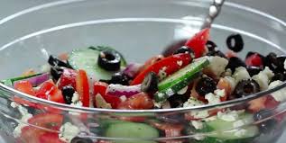 Recette Facile Une Succulente Salade Grecque Estivale Recettes Ma Fourchette Recipes Cooking Food