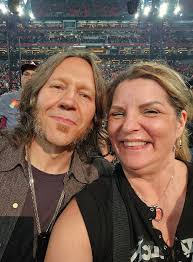 God you guys blew my socks off, what an awesome show and cor meow to  richard turner yum, couldn't help but frantically waving and blowing kisses  at him he's my kinda guy