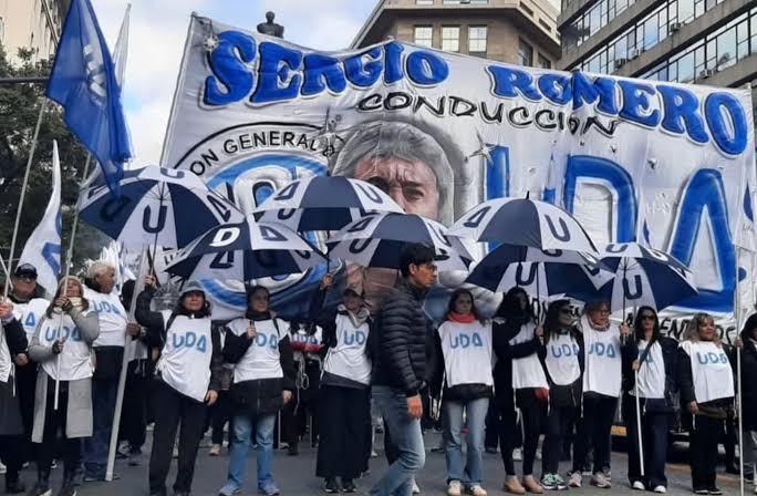 A horas de la 5° Marcha Federal Universitaria y sin cumplir la Ley Financiamiento, Pettovello posteó una foto sonriente con un líder docente de la CGT