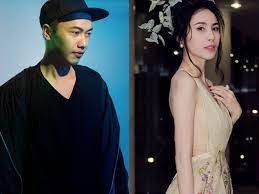 Anh nhập viện điều trị do vi khuẩn xâm nhập ăn vào não, khiến cơ thể suy nhược, một bên mắt bị suy giảm thị lực nghiêm trọng. Ntk Tráº§n Hung Tá»• Chá»©c Show Diá»…n Ä'áº§u Tien Trong Khong Gian TrÆ°ng Bay Tranh Nghá»‡ Thuáº­t VÄƒn Hoa Thanh Nien