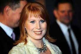 Born 16 july 1983) is a swedish politician and lawyer. Annie Loof Och Den Iskalla Egoismens Unkna Stank Lars P Syll