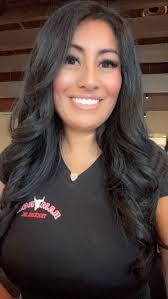 Shana Hyde's Instagram, Twitter & Facebook