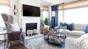 The key to creating a calm, clean and classic atmosphere into your living room one way would be to incorporate blue shades into the décor. Pin On Inspire Living Rooms